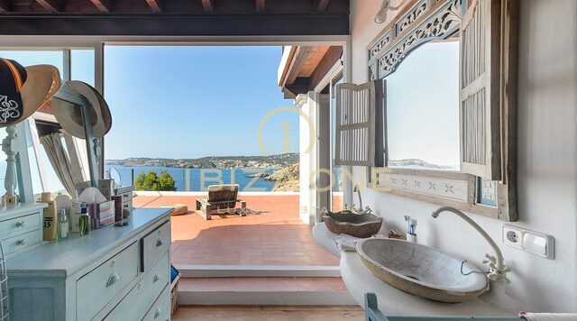 Prachtig luxe pand aan de frontlinie met toegang tot de zee te koop, Ibiza - waterhouse te koop, Ibiza - villa aan het strand te koop, Ibiza - Prachtig luxe pand aan de frontlinie met toegang tot de zee te huur, Ibiza - waterhouse te huur, Ibiza - villa aan het strand te huur, Ibiza