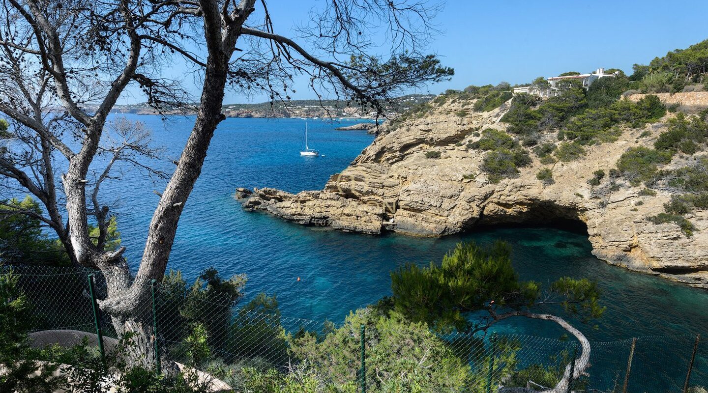 Magnificent luxury frontline property with sea access for sale, Ibiza - waterhouse for sale, Ibiza - beachfront villa for sale, Ibiza - Magnificent luxury frontline property with sea access for rent, Ibiza - waterhouse for rent, Ibiza - beachfront villa for rent, Ibiza