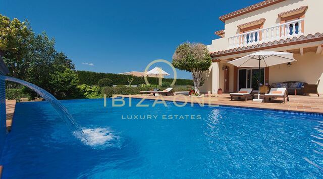 Prachtige luxe villa vlakbij Jezus en het strand Talamanca te koop, Ibiza - Prachtige luxe villa vlakbij Jezus en het strand Talamanca te huur, Ibiza