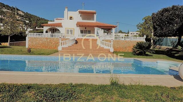 Lujosa propiedad con licencia de obra para una villa moderna con vistas a la ciudad de Ibiza y al mar en venta, Ibiza - Lujosa propiedad con licencia de obra para una villa moderna con vistas a la ciudad de Ibiza y al mar en alquiler, Ibiza