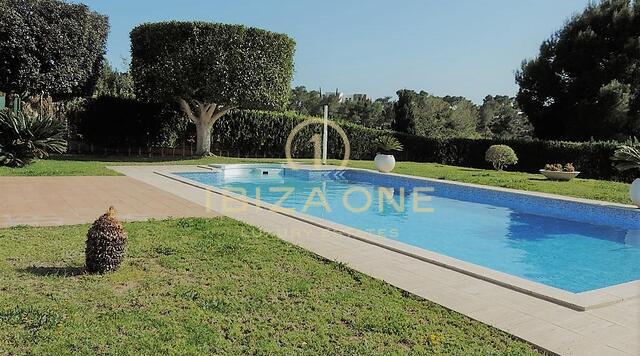 Роскошная недвижимость с лицензией на строительство современной виллы с видом на город Ибица и море на продажу, Ибица - Роскошная недвижимость с лицензией на строительство современной виллы с видом на город Ибица и море на аренду, Ибица