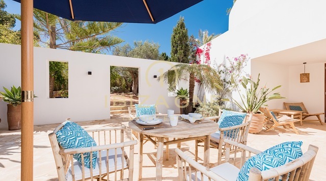 Villa de lujo de 4 dormitorios con vistas al mar en alquiler y villa de lujo en venta en Ibiza - Villa de lujo de 4 dormitorios con vistas al mar en alquiler y villa de lujo en alquiler en Ibiza