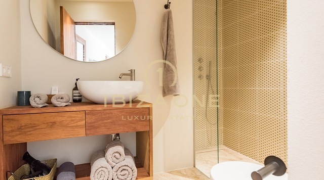 Villa de vacances de luxe de 4 chambres avec vue sur la mer à louer et villa de luxe à vendre, Ibiza - Villa de vacances de luxe de 4 chambres avec vue sur la mer à louer et villa de luxe à louer, Ibiza
