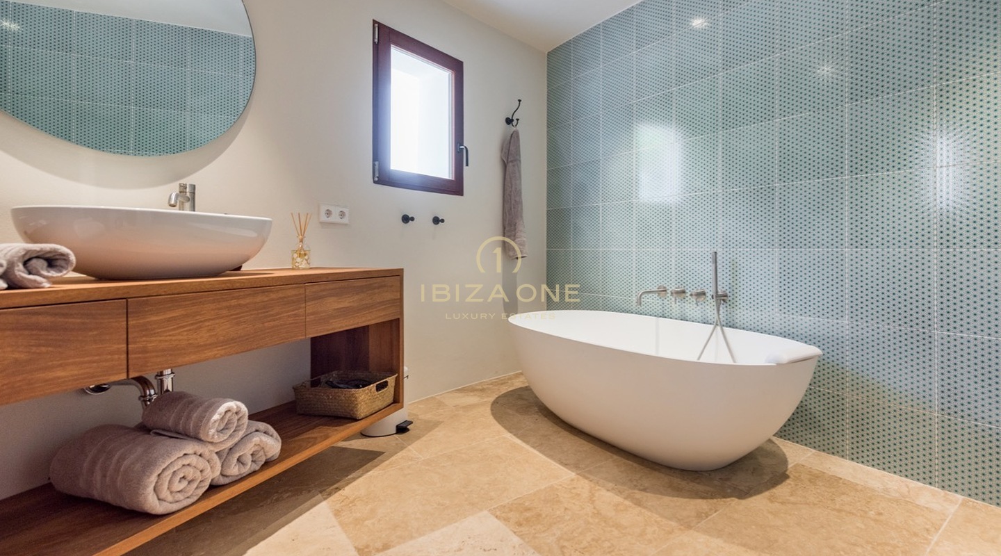 Villa di lusso con 4 camere da letto e vista mare in affitto e villa di lusso in vendita, Ibiza - Villa di lusso con 4 camere da letto e vista mare in affitto e villa di lusso in affitto, Ibiza