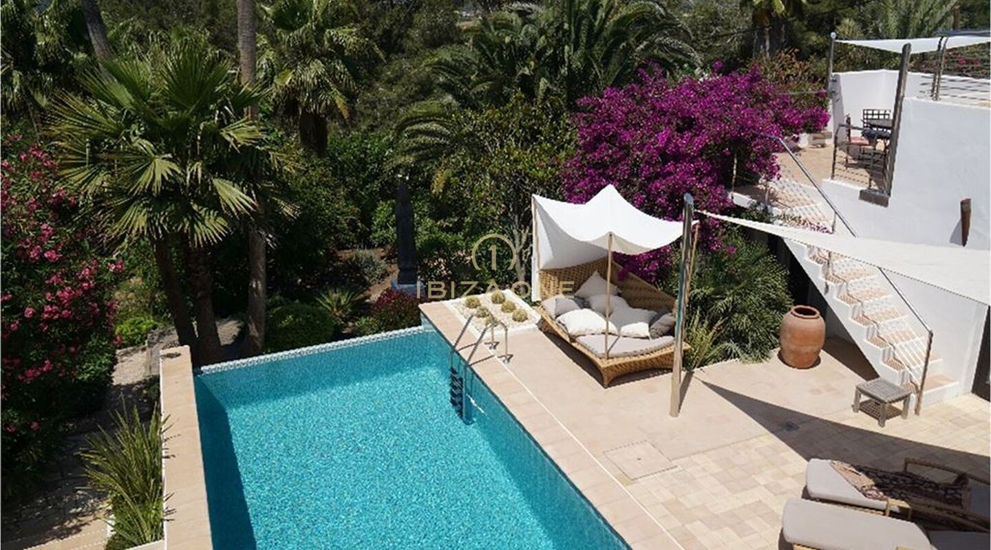 Prachtig luxe pand met tropische tuin en uitzicht op Dalt Vila te koop, Ibiza - Prachtig luxe pand met tropische tuin en uitzicht op Dalt Vila te huur, Ibiza