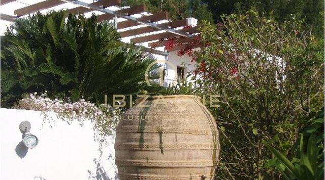 Preciosa propiedad de lujo con jardín tropical y vistas a Dalt Vila en venta, Ibiza - Preciosa propiedad de lujo con jardín tropical y vistas a Dalt Vila en alquiler, Ibiza