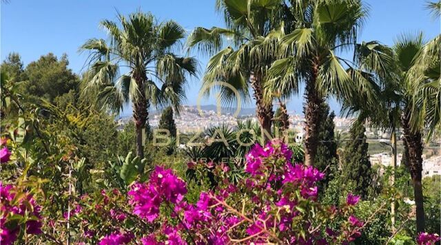 Prachtig luxe pand met tropische tuin en uitzicht op Dalt Vila te koop, Ibiza - Prachtig luxe pand met tropische tuin en uitzicht op Dalt Vila te huur, Ibiza
