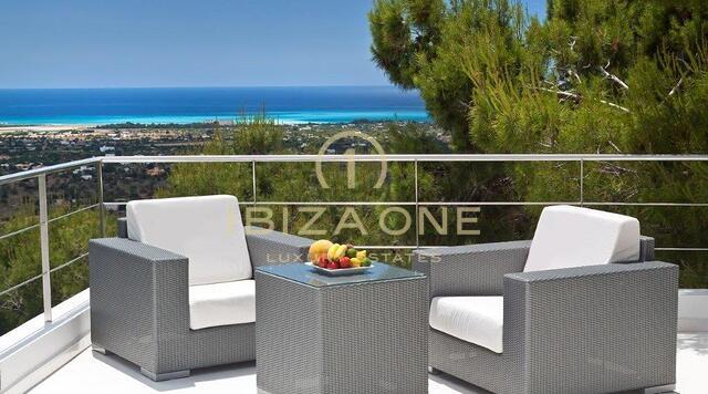 Elegante Luxusvilla bei km4 zu verkaufen, Ibiza