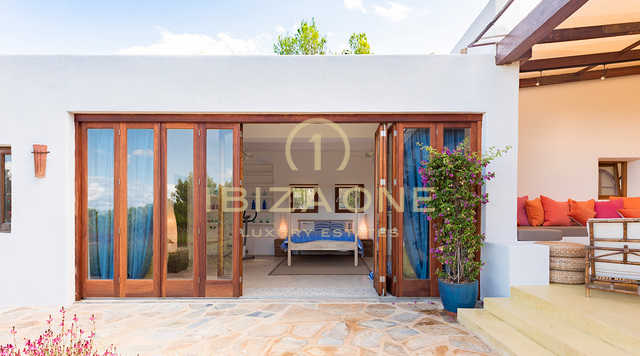 Gran propiedad de lujo cerca de Ibiza con vistas al campo en venta