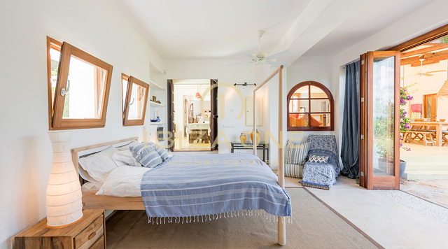 Grande proprietà di lusso vicino a Ibiza con vista sulla campagna in vendita