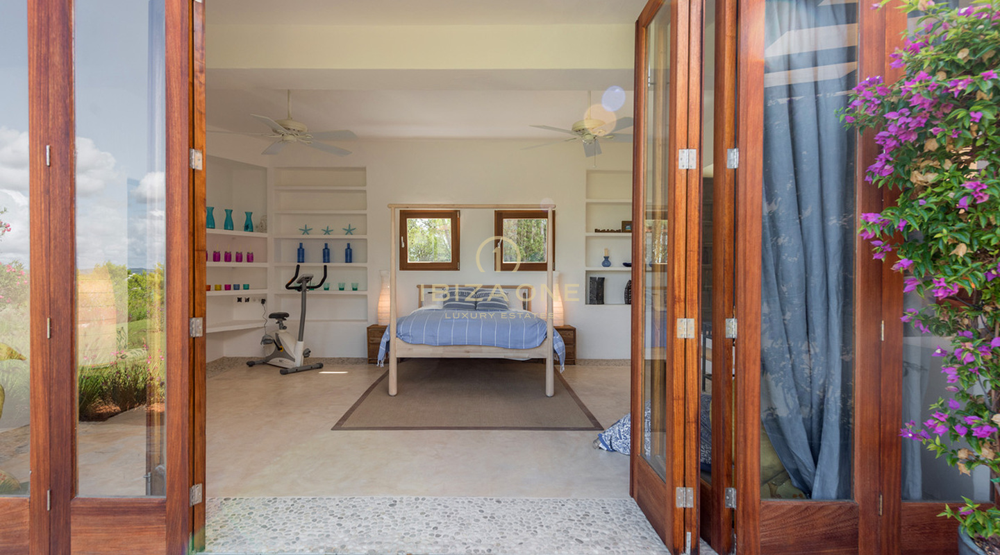 Grande proprietà di lusso vicino a Ibiza con vista sulla campagna in vendita