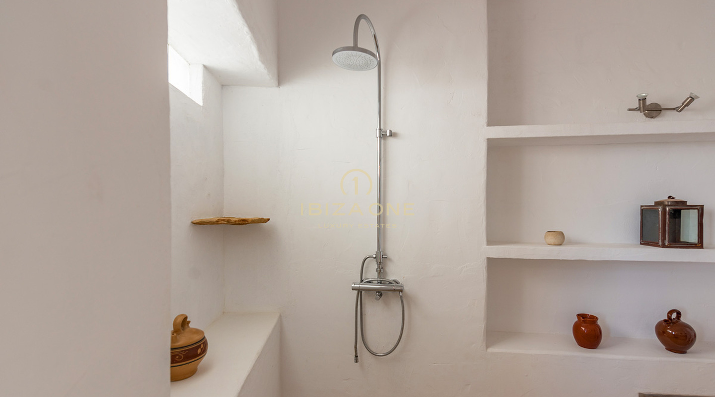 Grande proprietà di lusso vicino a Ibiza con vista sulla campagna in vendita