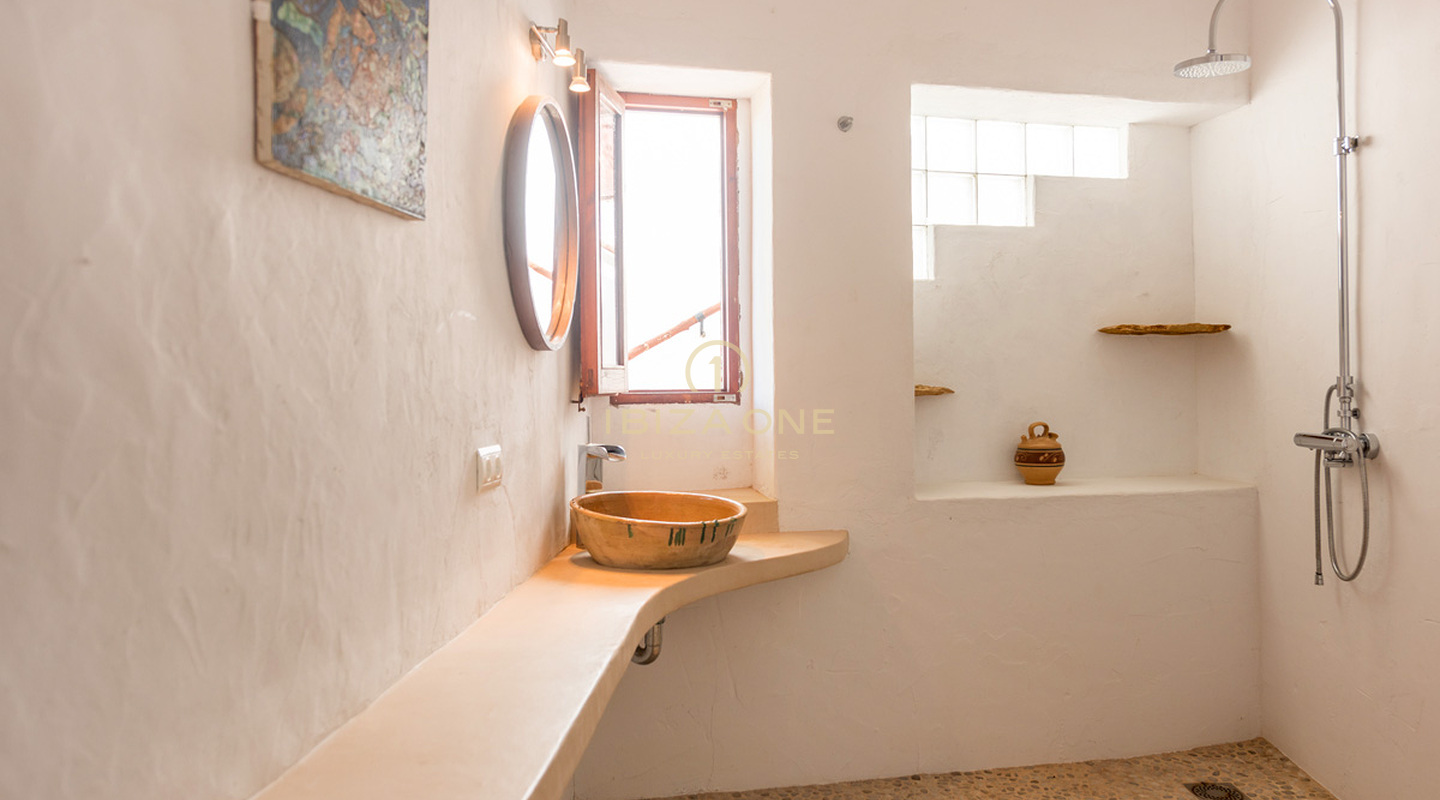 Grande proprietà di lusso vicino a Ibiza con vista sulla campagna in vendita
