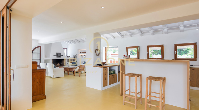 Grande proprietà di lusso vicino a Ibiza con vista sulla campagna in vendita