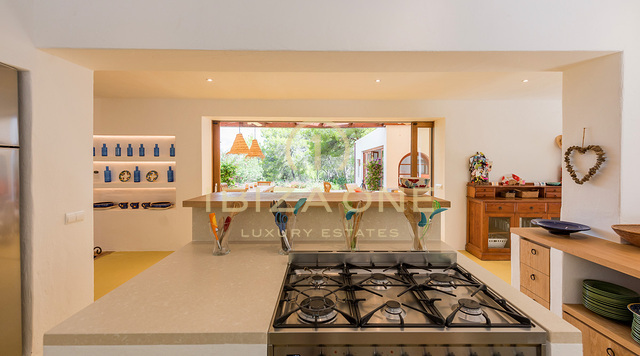 Gran propiedad de lujo cerca de Ibiza con vistas al campo en venta
