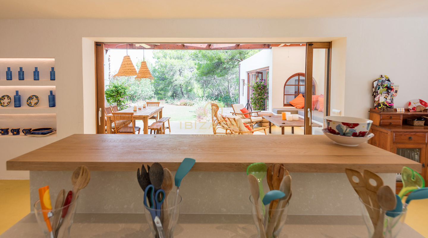 Grande proprietà di lusso vicino a Ibiza con vista sulla campagna in vendita