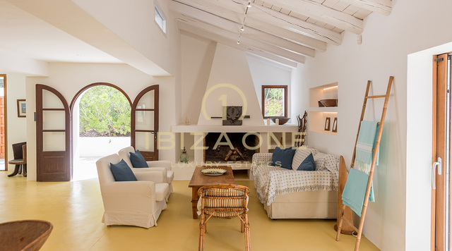 Grande proprietà di lusso vicino a Ibiza con vista sulla campagna in vendita