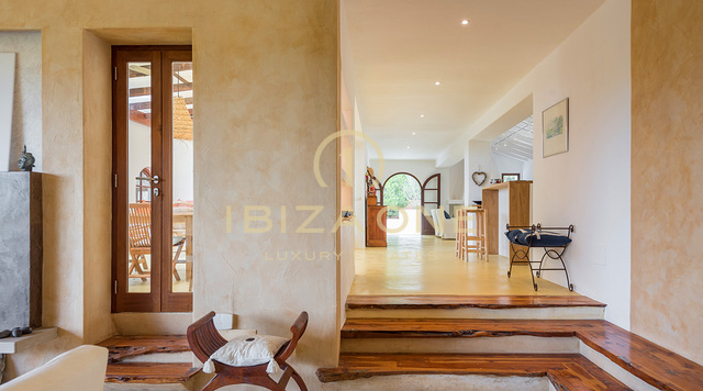 Großes Luxus Anwesen in der Nähe von Ibiza mit Landschaftsblick zum Verkauf