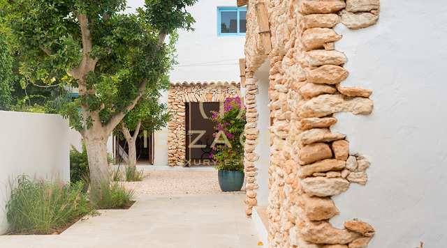 Gran propiedad de lujo cerca de Ibiza con vistas al campo en venta