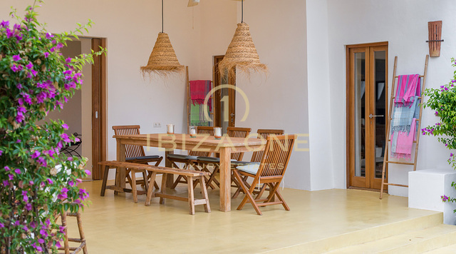 Grote luxe woning nabij Ibiza met uitzicht op het platteland te koop