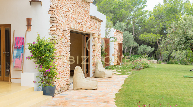 Grande proprietà di lusso vicino a Ibiza con vista sulla campagna in vendita