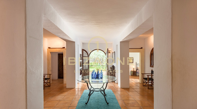 Gran propiedad de lujo cerca de Ibiza con vistas al campo en venta