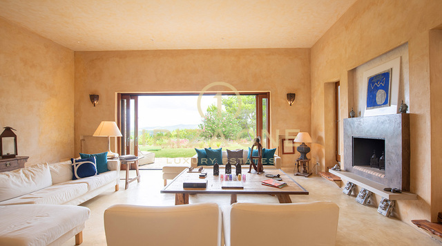 Grande propriété de luxe près d'Ibiza avec vue sur la campagne à vendre