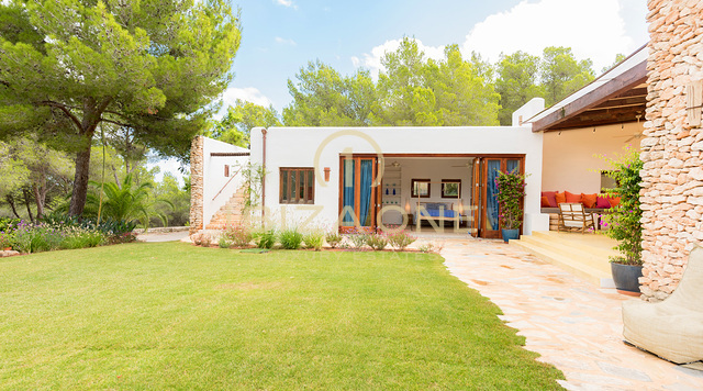 Großes Luxus Anwesen in der Nähe von Ibiza mit Landschaftsblick zum Verkauf