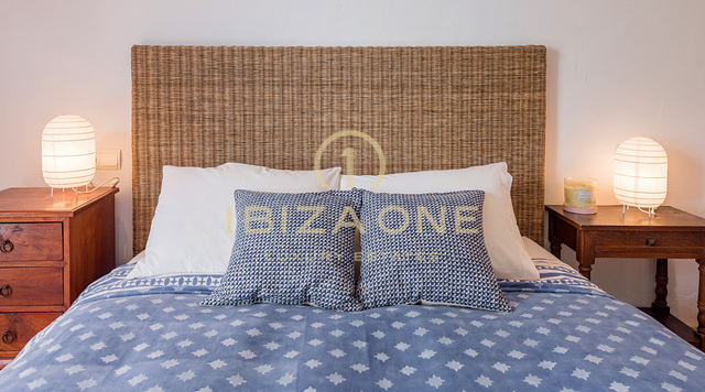 Grote luxe woning nabij Ibiza met uitzicht op het platteland te koop