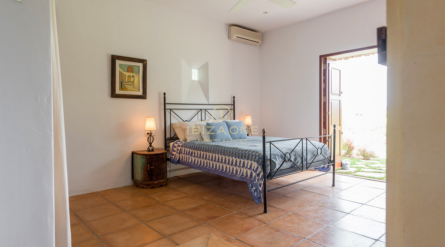 Grande proprietà di lusso vicino a Ibiza con vista sulla campagna in vendita