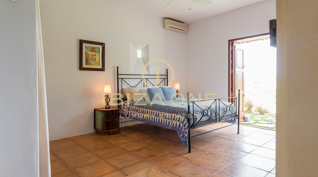 Grote luxe woning nabij Ibiza met uitzicht op het platteland te koop