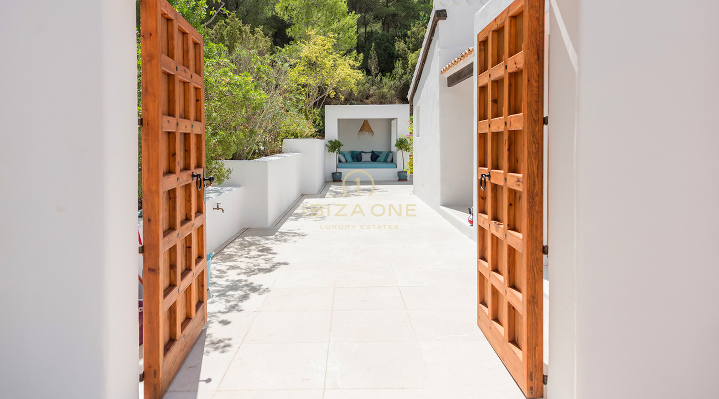 Grande proprietà di lusso vicino a Ibiza con vista sulla campagna in vendita