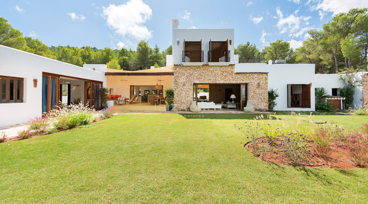 Großes Luxus Anwesen in der Nähe von Ibiza mit Landschaftsblick zum Verkauf