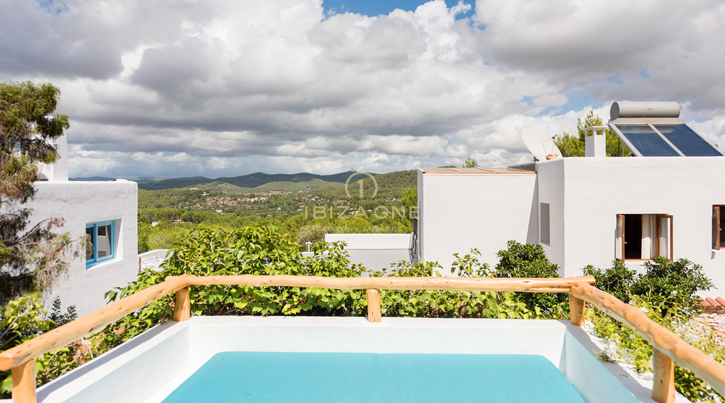 Gran propiedad de lujo cerca de Ibiza con vistas al campo en venta