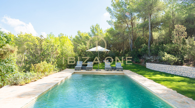 Gran propiedad de lujo cerca de Ibiza con vistas al campo en venta