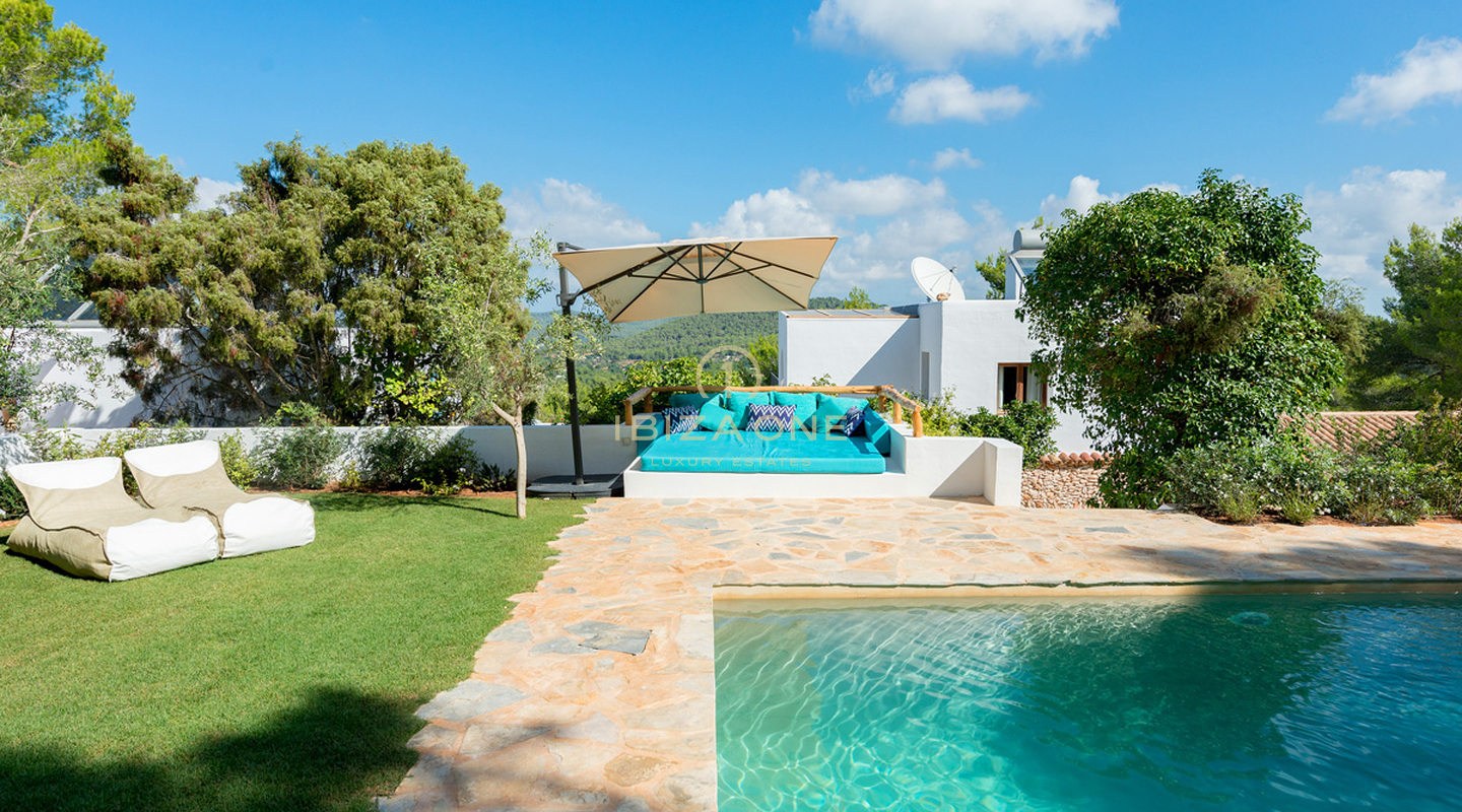 Grande proprietà di lusso vicino a Ibiza con vista sulla campagna in vendita