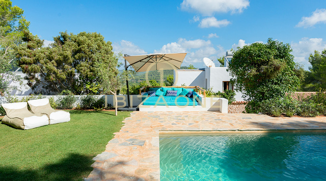 Grande proprietà di lusso vicino a Ibiza con vista sulla campagna in vendita