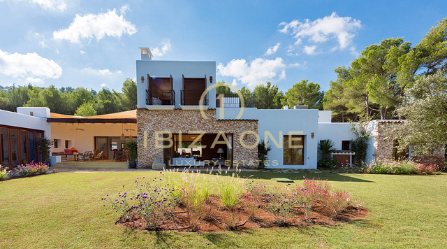 Grande propriété de luxe près d'Ibiza avec vue sur la campagne à vendre