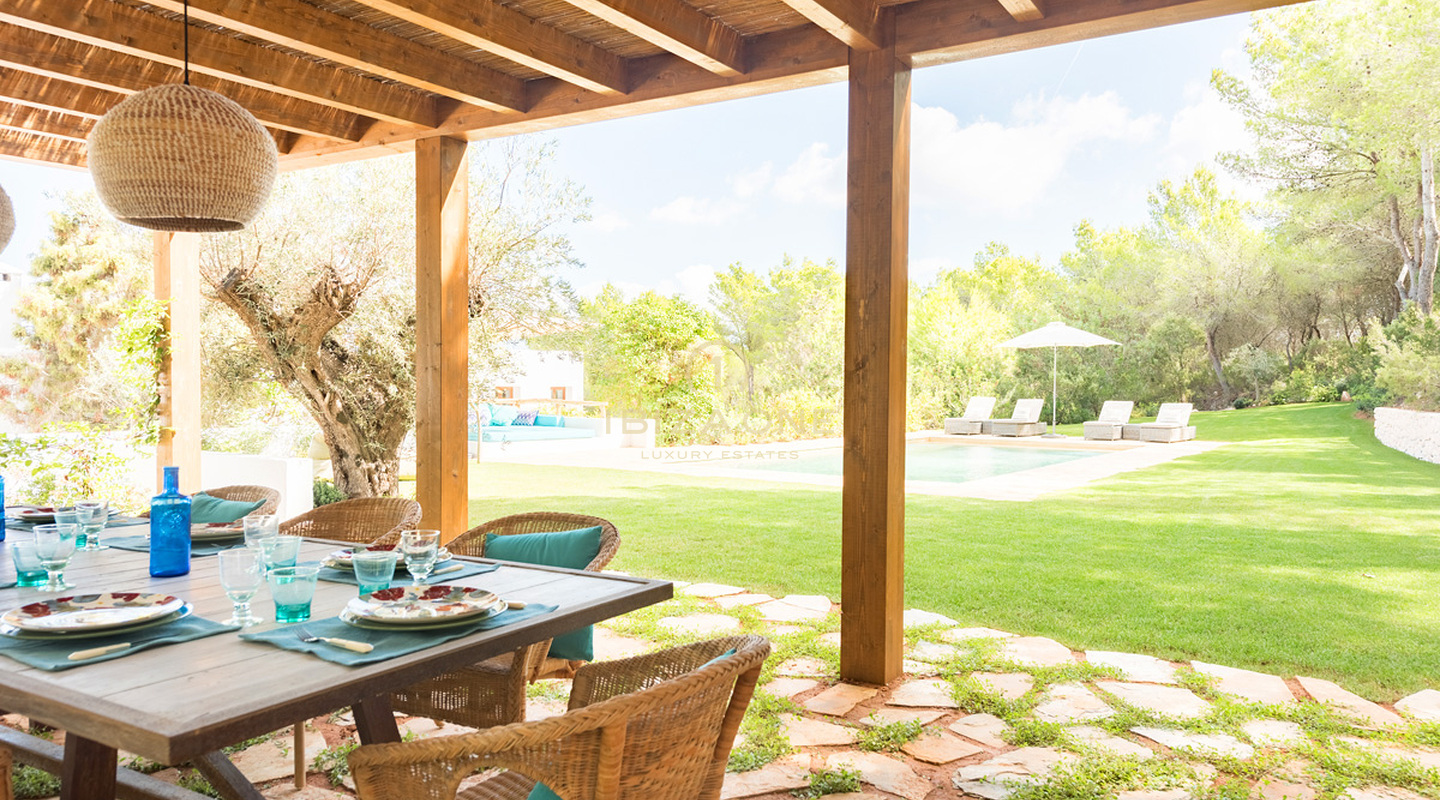 Grande proprietà di lusso vicino a Ibiza con vista sulla campagna in vendita