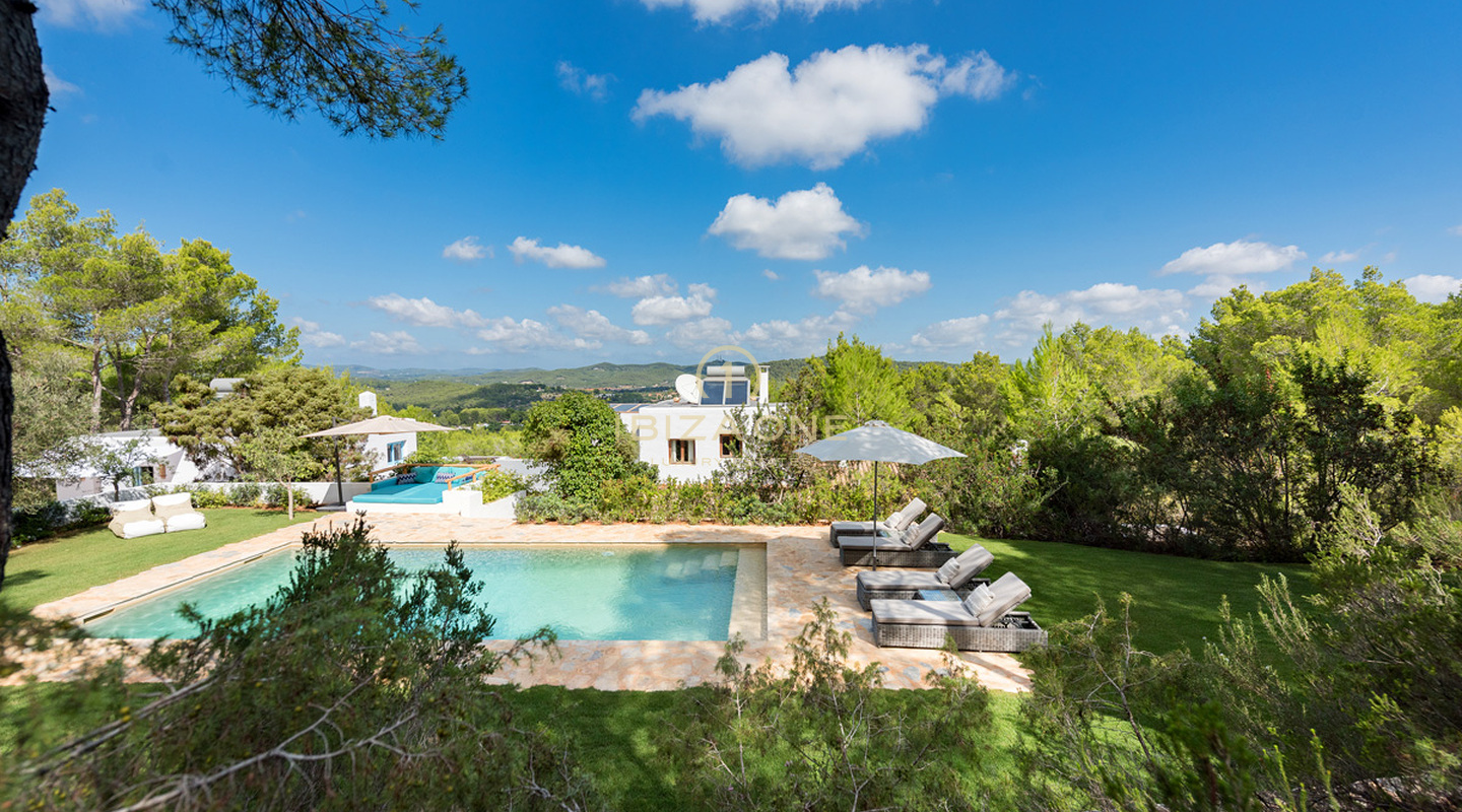 Großes Luxus Anwesen in der Nähe von Ibiza mit Landschaftsblick zum Verkauf