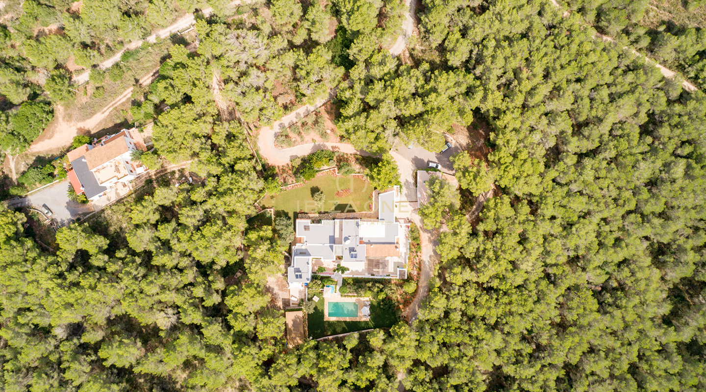 Grote luxe woning nabij Ibiza met uitzicht op het platteland te koop