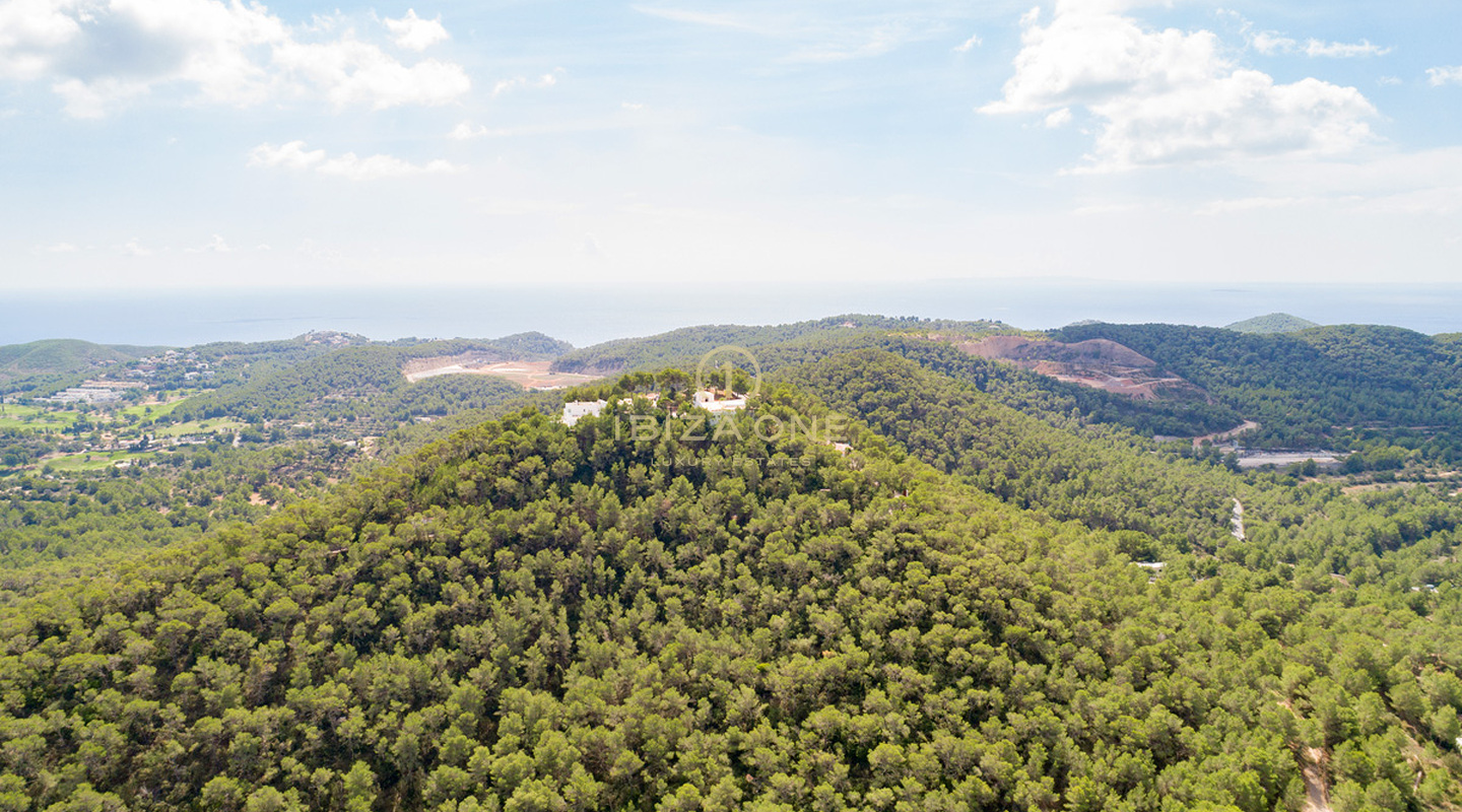 Gran propiedad de lujo cerca de Ibiza con vistas al campo en venta