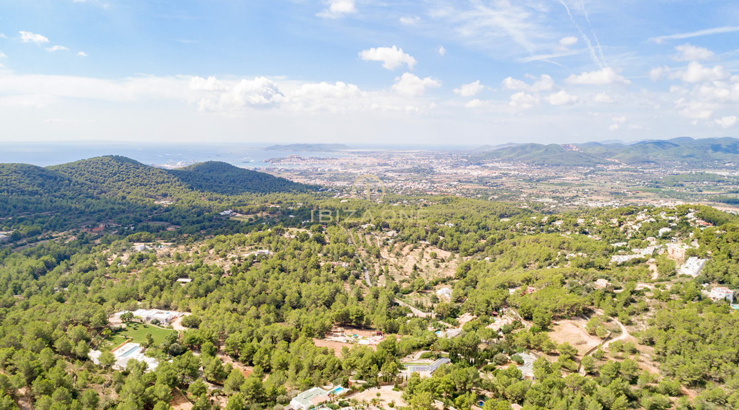 Gran propiedad de lujo cerca de Ibiza con vistas al campo en venta