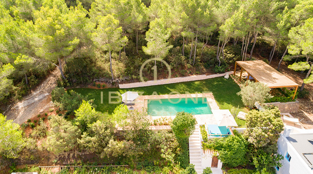 Gran propiedad de lujo cerca de Ibiza con vistas al campo en venta