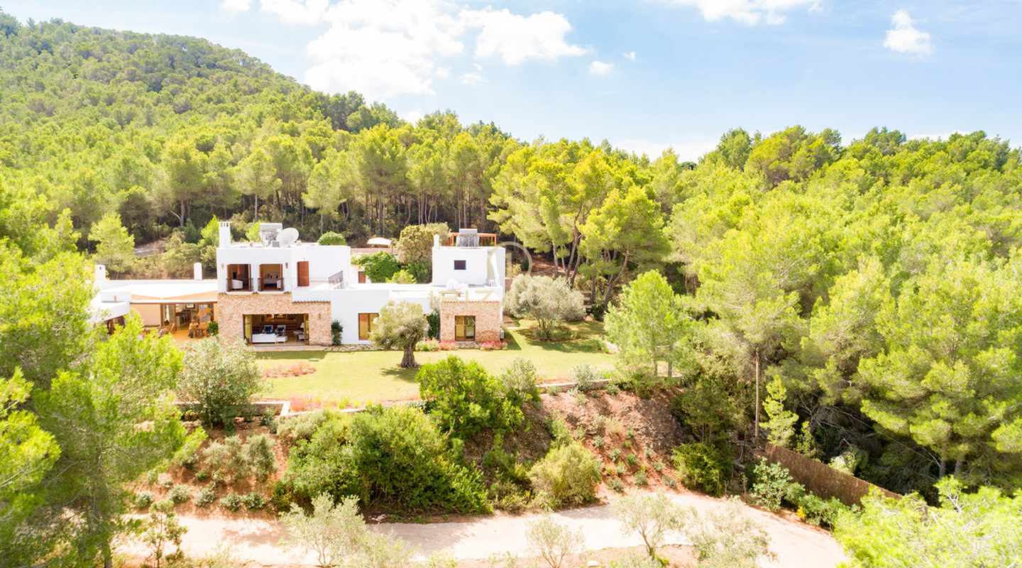 Gran propiedad de lujo cerca de Ibiza con vistas al campo en venta
