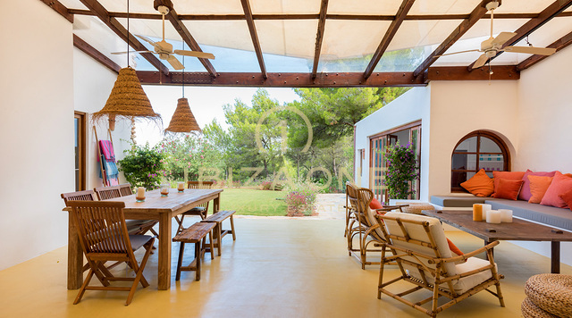 Grande proprietà di lusso vicino a Ibiza con vista sulla campagna in vendita