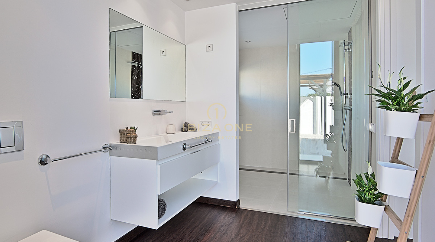 Neue luxuriöse moderne Villa in der Nähe von Ibiza-Stadt zu verkaufen, Ibiza - Neue luxuriöse moderne Villa in der Nähe von Ibiza-Stadt zu vermieten, Ibiza - die Villa verfügt über eine touristische Vermietungslizenz mit der Nummer ET-0269-E