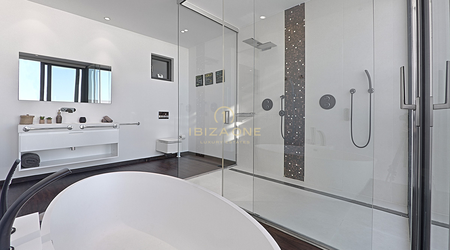 Neue luxuriöse moderne Villa in der Nähe von Ibiza-Stadt zu verkaufen, Ibiza - Neue luxuriöse moderne Villa in der Nähe von Ibiza-Stadt zu vermieten, Ibiza - die Villa verfügt über eine touristische Vermietungslizenz mit der Nummer ET-0269-E