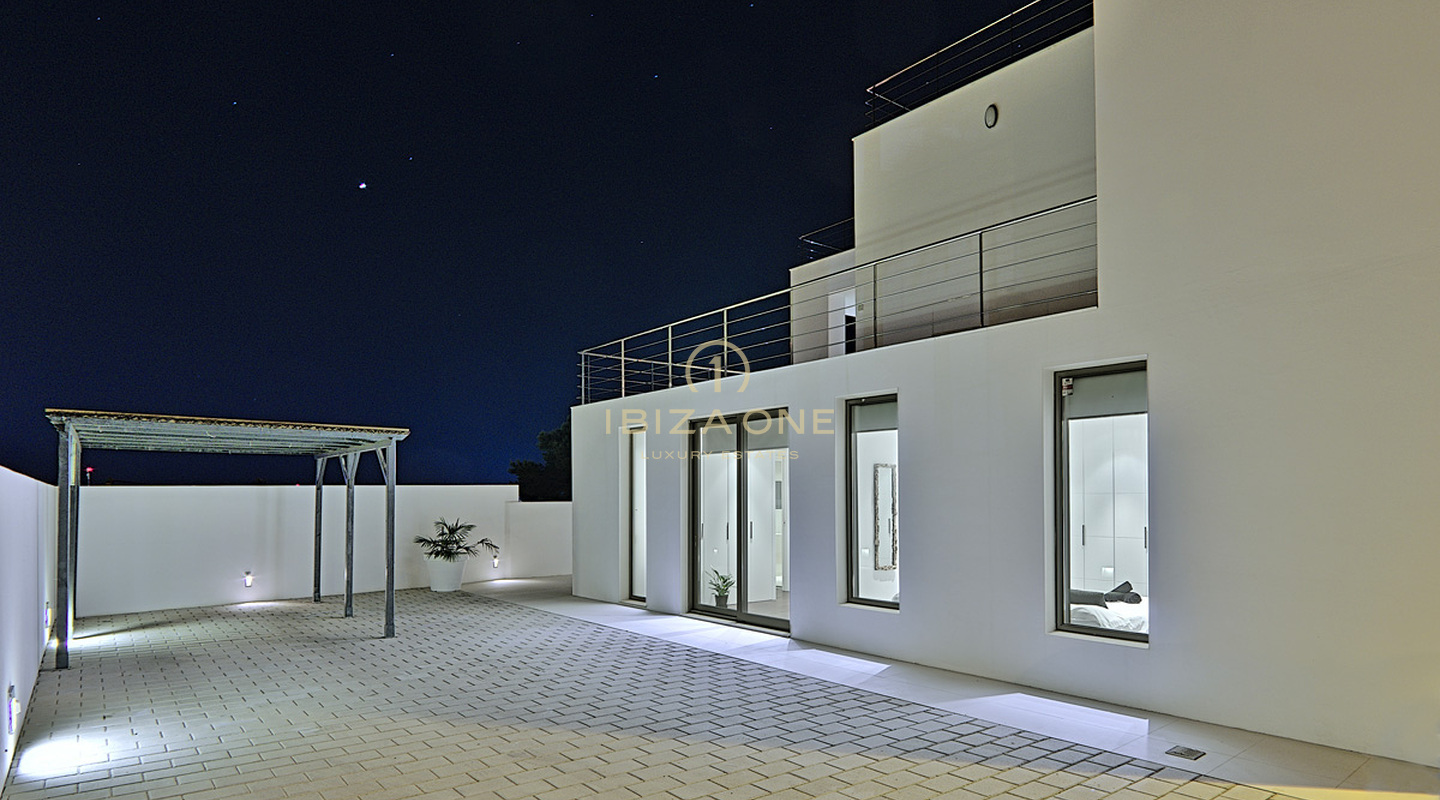Neue luxuriöse moderne Villa in der Nähe von Ibiza-Stadt zu verkaufen, Ibiza - Neue luxuriöse moderne Villa in der Nähe von Ibiza-Stadt zu vermieten, Ibiza - die Villa verfügt über eine touristische Vermietungslizenz mit der Nummer ET-0269-E