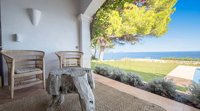 Luxuriöse Villa in erster Meereslinie mit direktem Meerzugang zu verkaufen, Ibiza - Luxuriöses Wasserhaus mit direktem Meerzugang zu verkaufen, Ibiza - Luxuriöse Villa am Strand mit direktem Meerzugang zu verkaufen, Ibiza - Luxuriöse Villa in erster Meereslinie mit direktem Meerzugang zu vermieten, Ibiza - Luxuriöses Wasserhaus mit direktem Meerzugang zu vermieten, Ibiza - Luxuriöse Villa am Strand mit direktem Meerzugang zu vermieten, Ibiza
